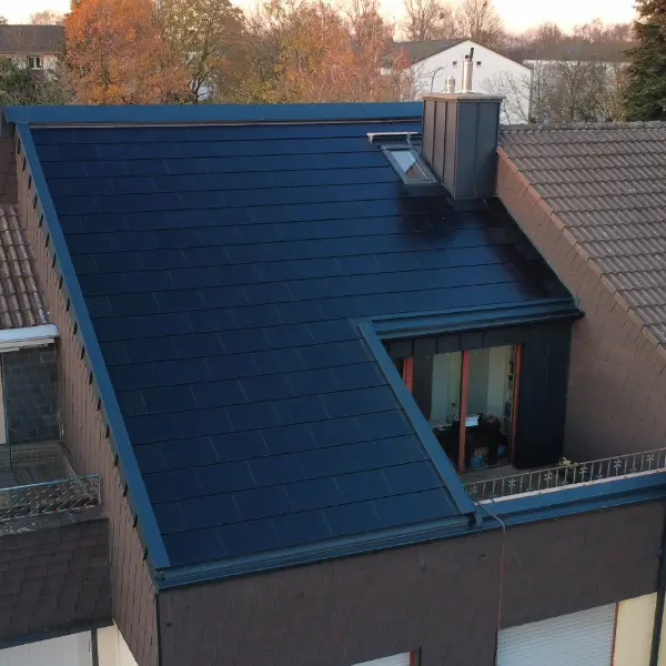 Multi-Energie-Dach auf Reihenhaus